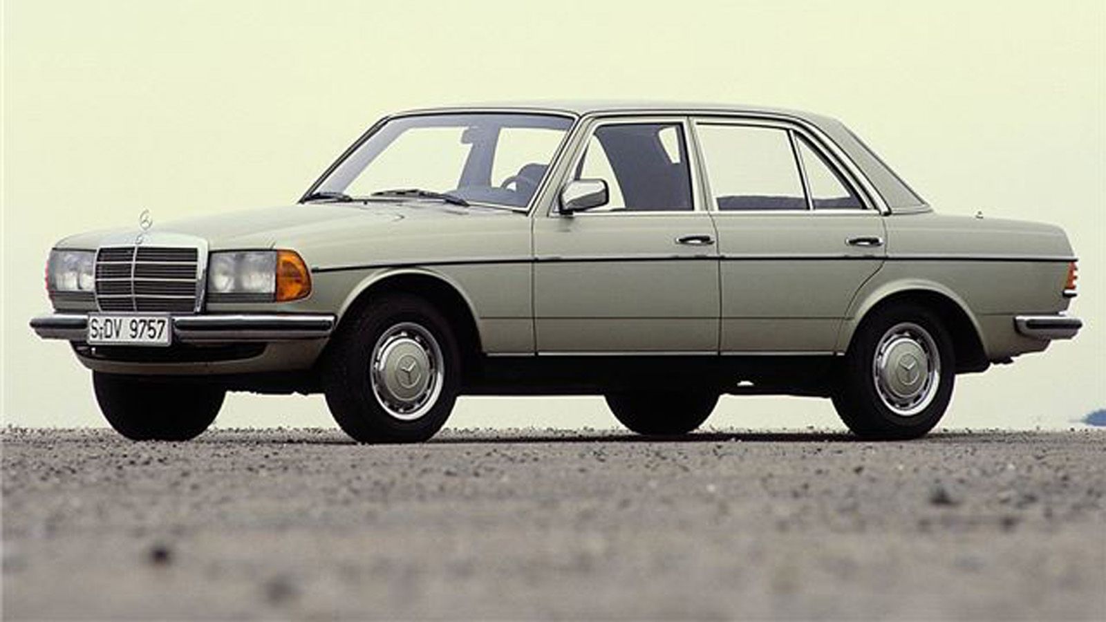 Συμπληρώθηκαν 40 χρόνια από την ημέρα που η Mercedes-Benz μας σύστησε την W123.